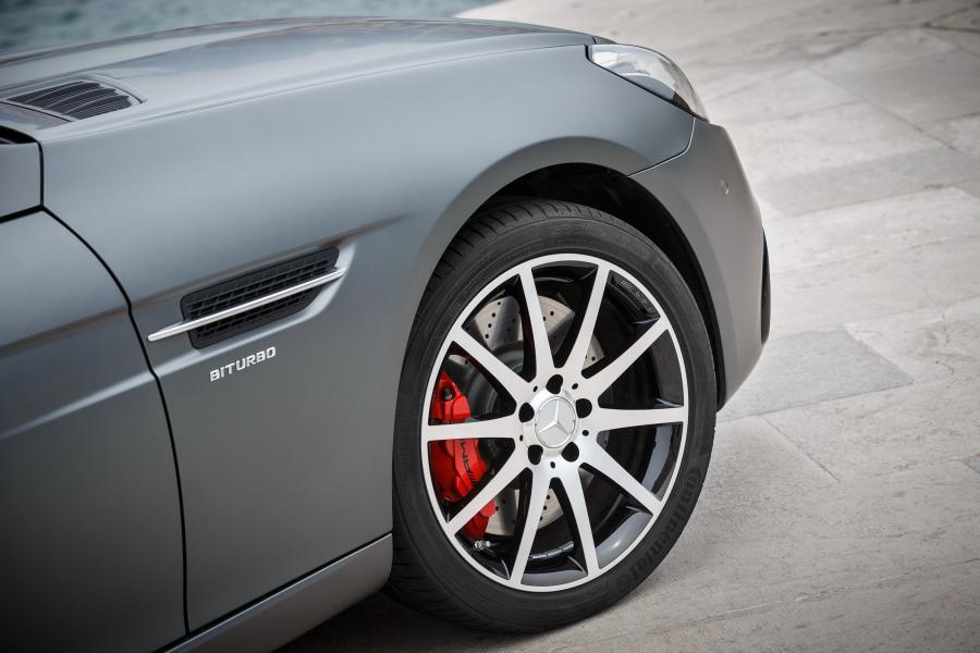 Детали экстерьера Mercedes-AMG SLC43 2016 года  (фото 4 из 40)